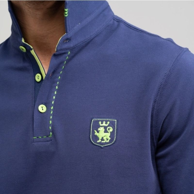 Dettaglio Polo uomo a manica lunga blu chiaro con ricami